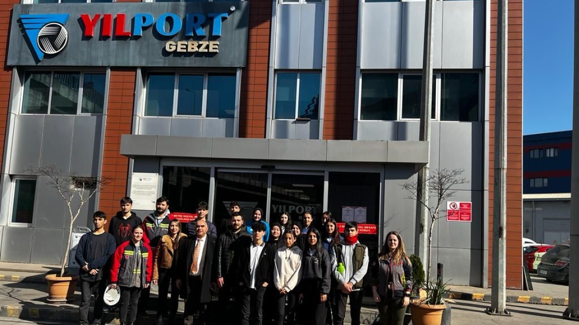 Okulumuz Öğrencileri ile YILPORT Holding Gebze Liman Tesislerine Teknik Gezi Düzenledik