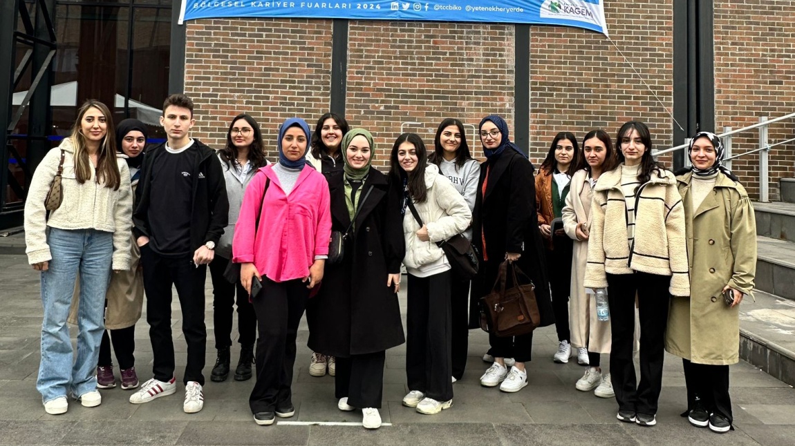 Okulumuz Öğrencileri ile Marmara Kariyer Fuarına Katılım Sağladık